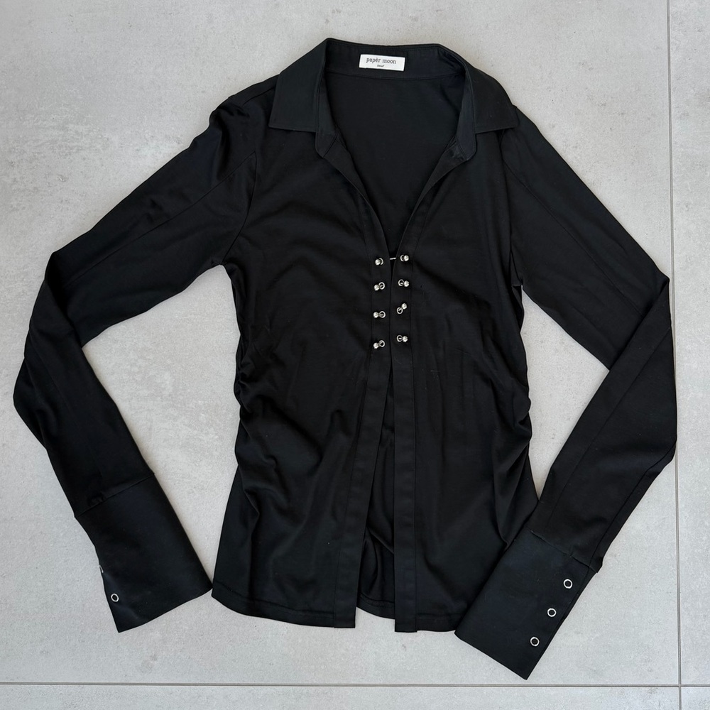 SOURCE UNKNOWN PIERCED COLLAR TOP